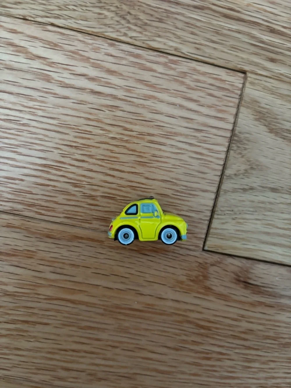 Disney Pixar Cars Mini Figure Luigi - Mattel